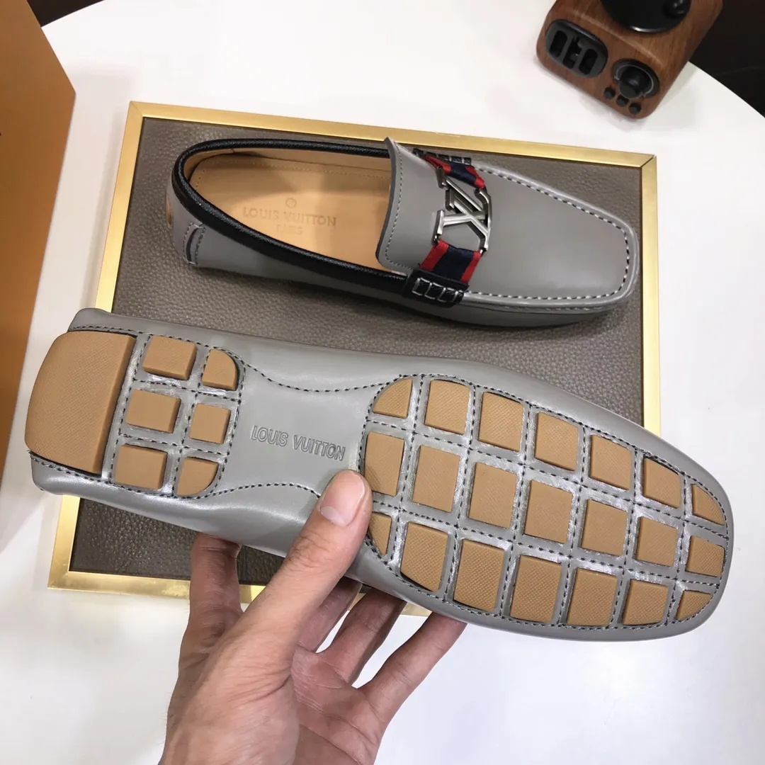Men's men's shoes 💰420💰 [LV Doudou shoes] (water-dyed cowhide lining) new model is on the market, available on the official website. The new Doudou shoes are processed into single-color materials, and the uppers are made of imported cowhide material. The body of the shoe is fully hemmed with mark thread, and is lined with imported original cowhide leather. The elegant shoe shape is super suitable for all-matching, and the size is 38-44.